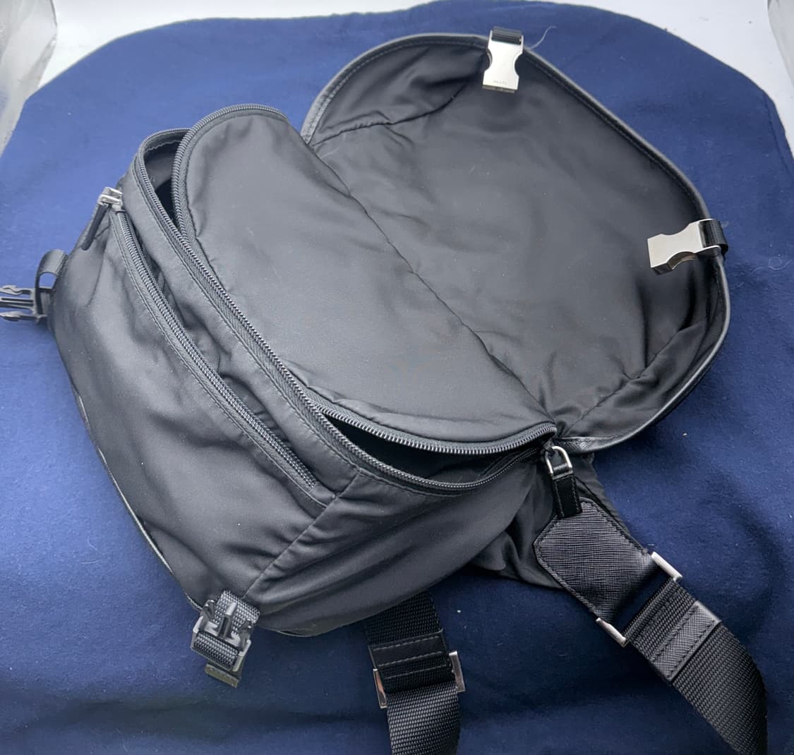 정품)프라다 바이커백 상품이미지6