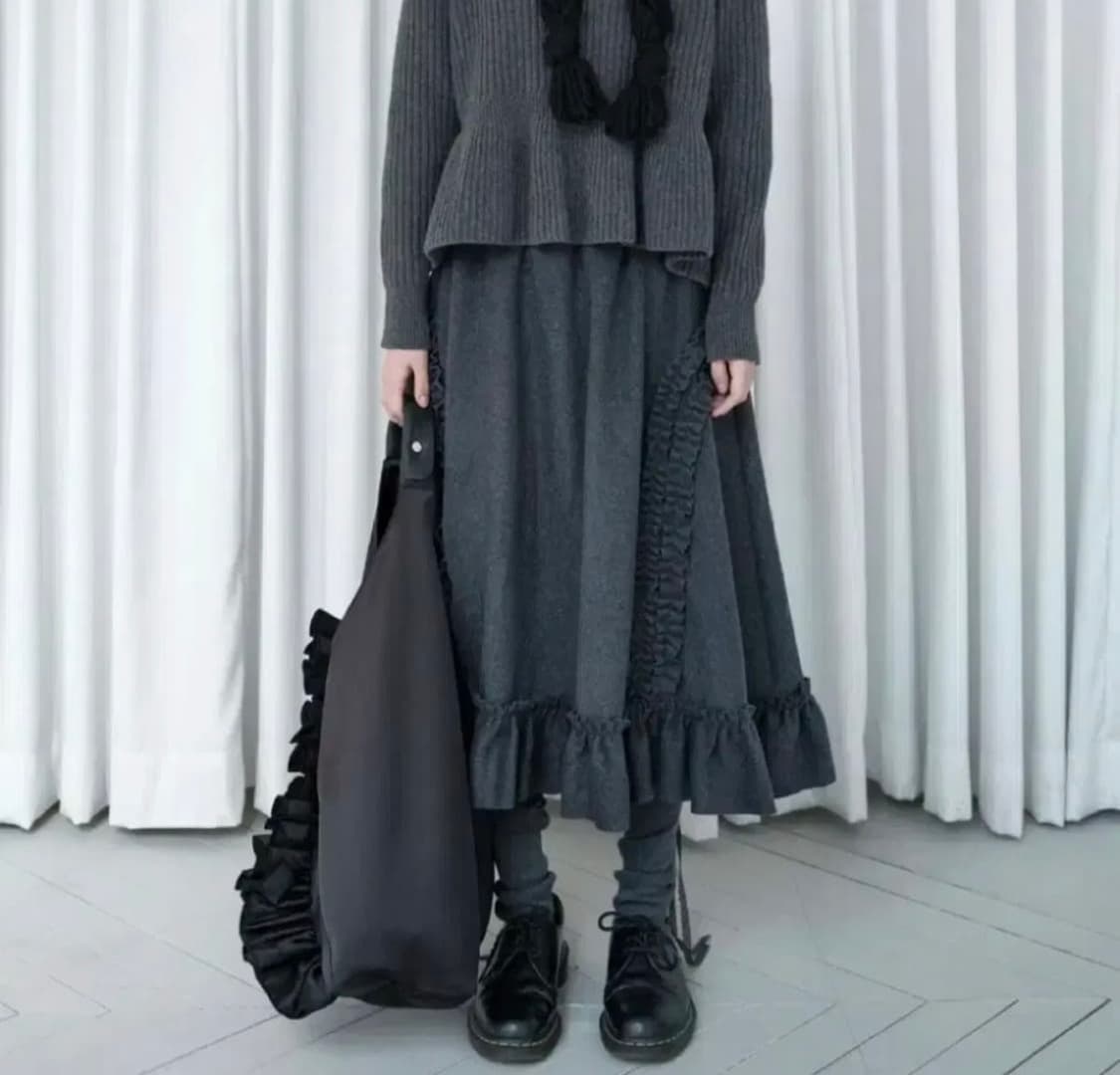 생긴스튜디오 ruffle wool skirt 차콜 상품이미지3
