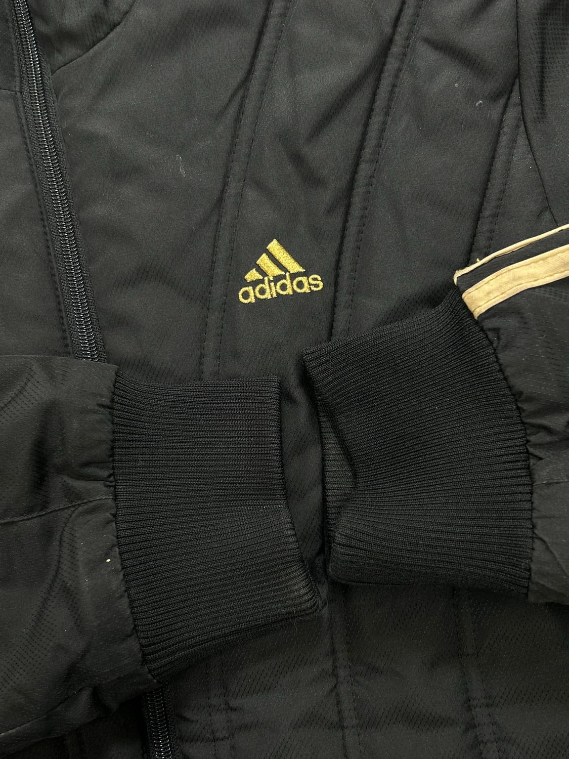 아디다스 블랙 골드 퀄팅 경량 자켓 L 상품이미지6
