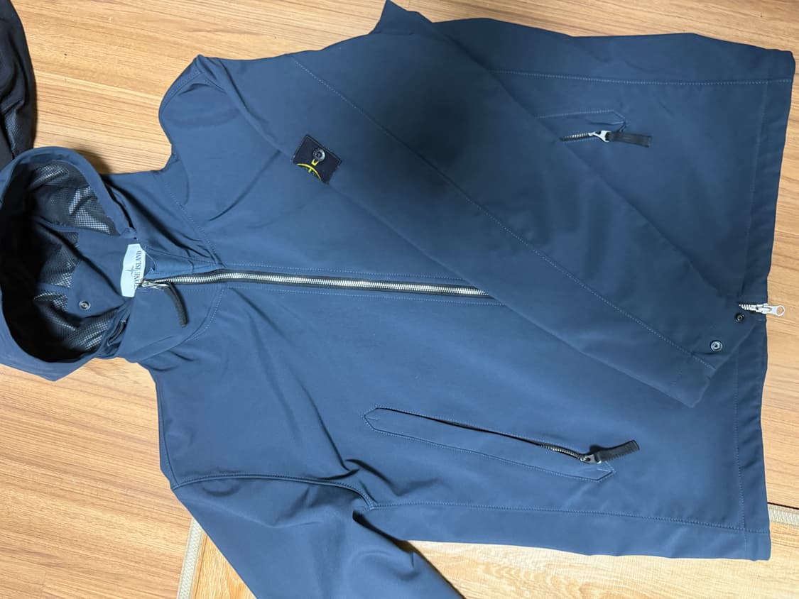 스톤아일랜드 라이트 소프트쉘 상품이미지1