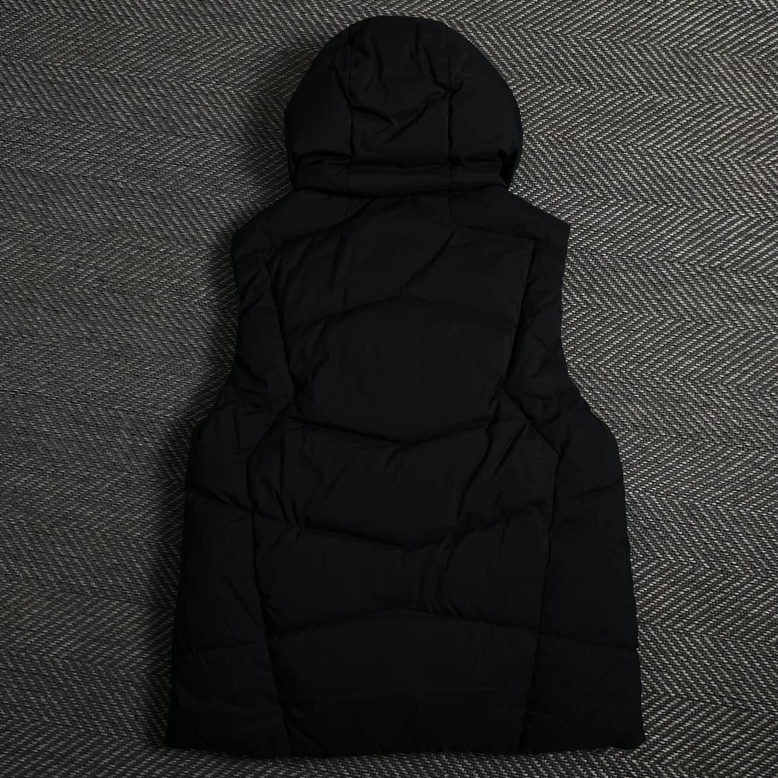데상트 러닝 다운 후드 패딩 베스트 블랙 y 4278 상품이미지5