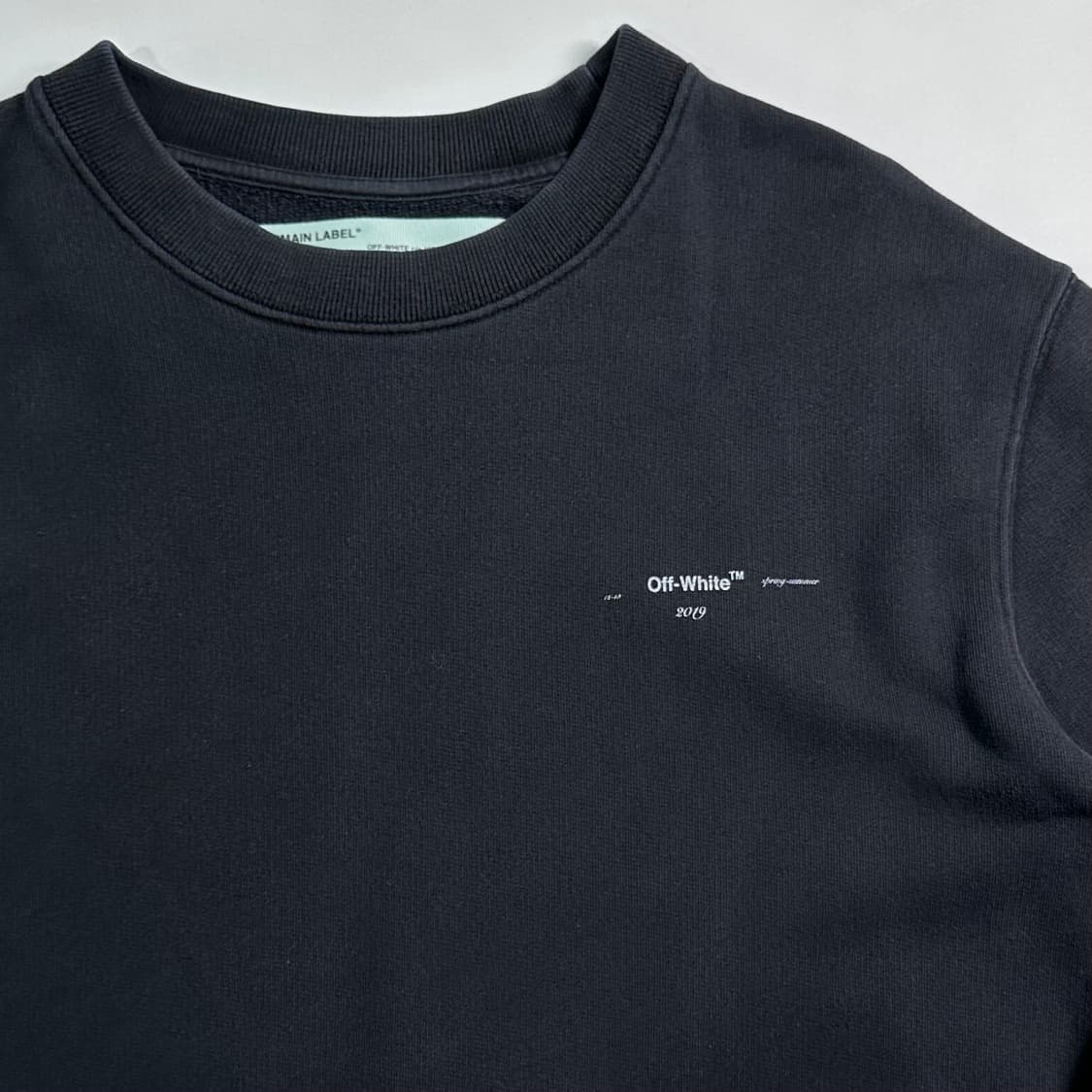 오프화이트 멀티 유화 에로우 맨투맨 상품이미지3