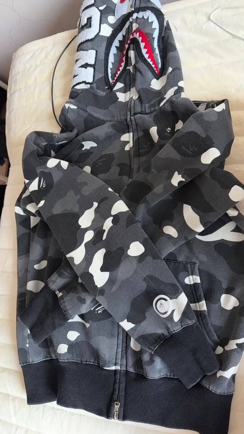 베이프 샤크 후드집업 상품이미지1