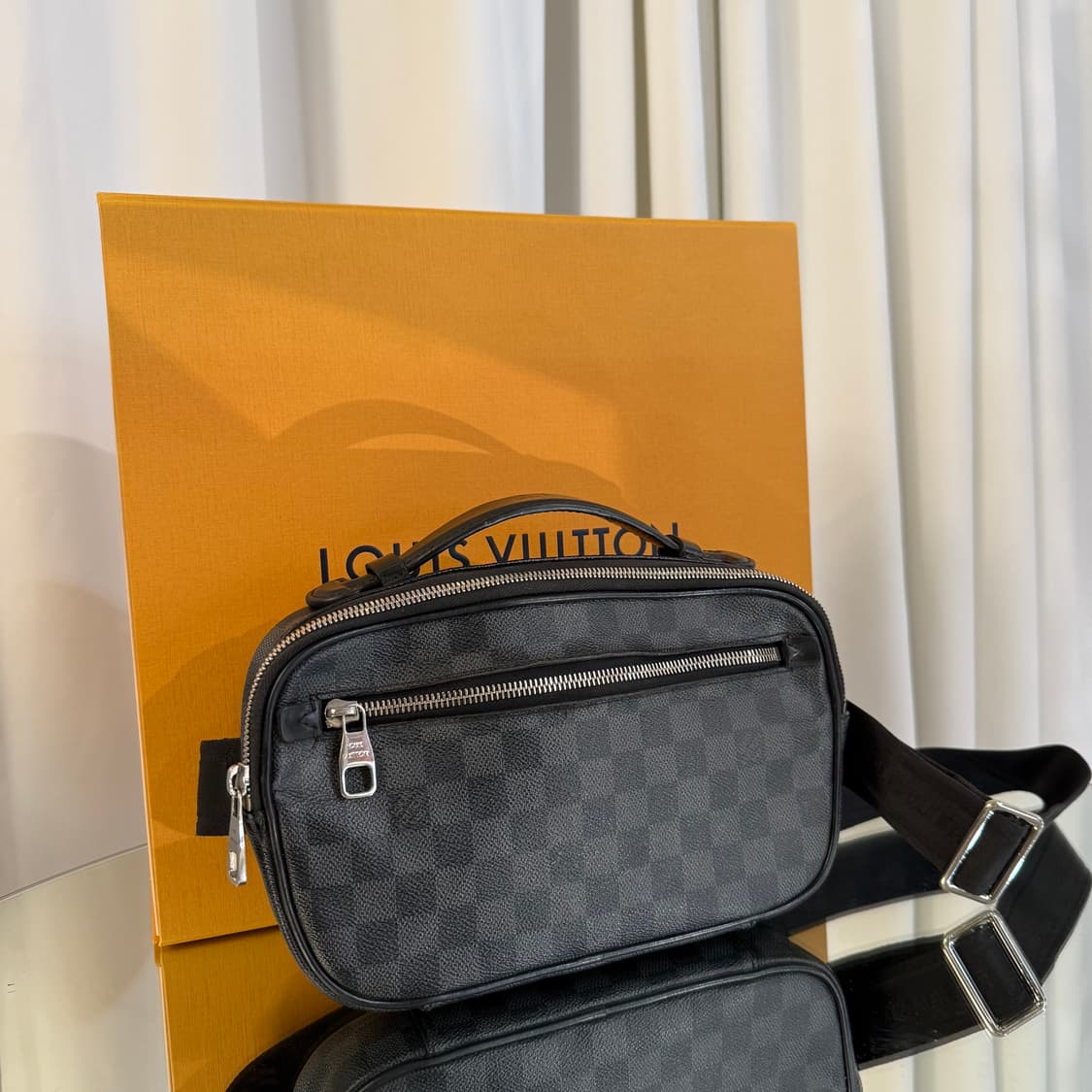 루이비통 다미에 그라파이트 앰블러 힙색 크로스백  상품이미지2