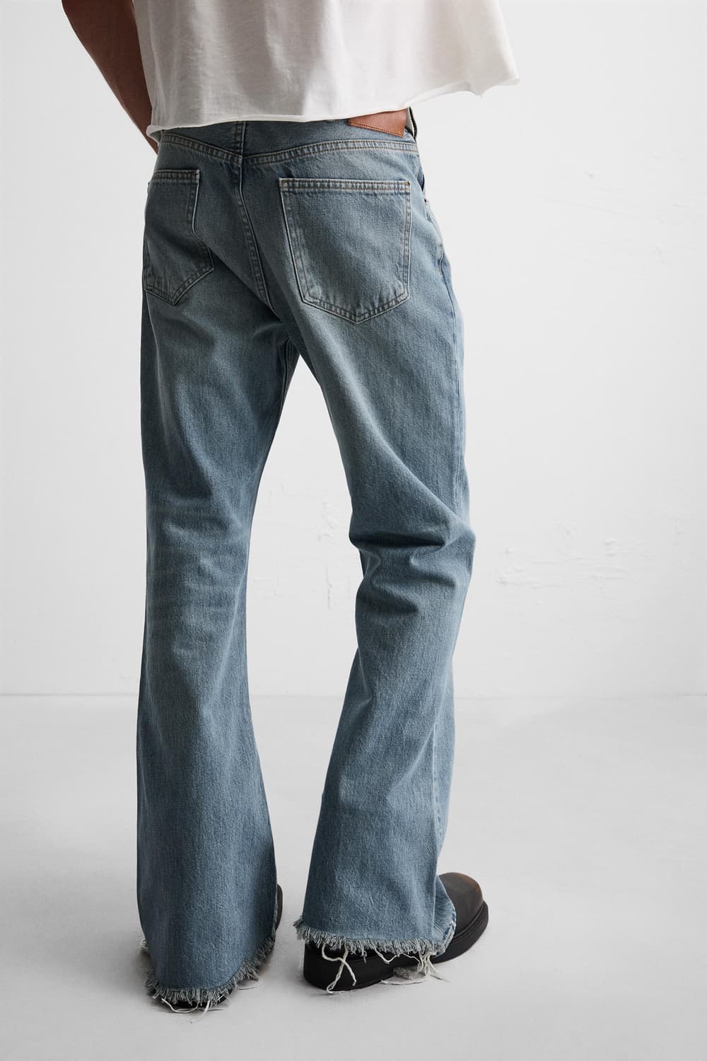 자라 JEANS FLARE FIT 부츠컷 플레어진 라이트 블루 상품이미지4