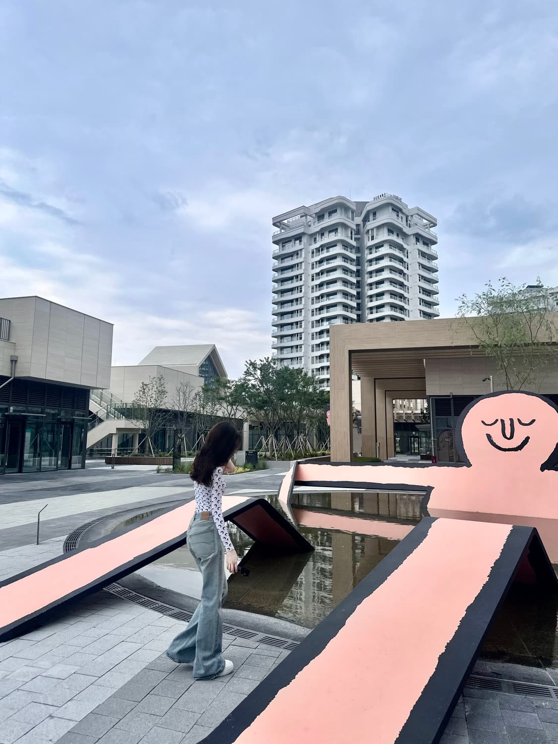 발렌시아가 플레어 데님팬츠 플레어진  775621TJW79 상품이미지10