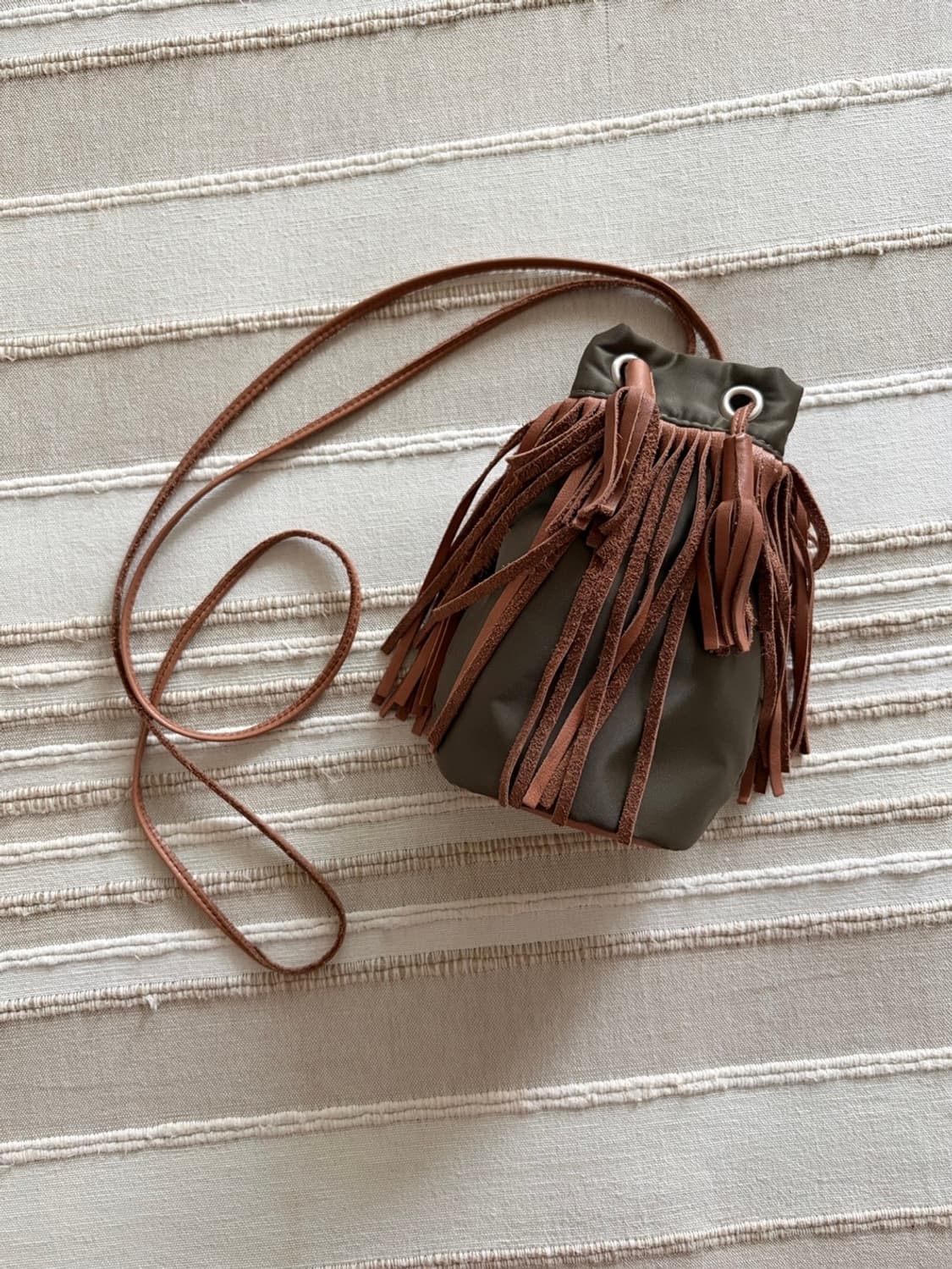 [hobo] cow leather fringe drawstring bag 상품이미지1