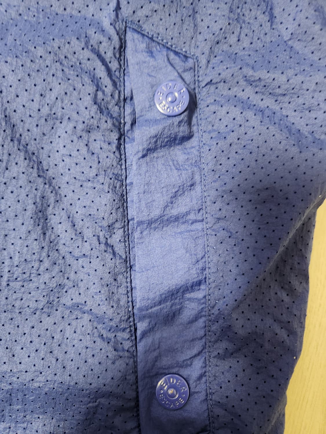 아이더 경량 후드 탈부착 바람막이(봄,여름용) 사이즈100 L

어깨로고 상품이미지6