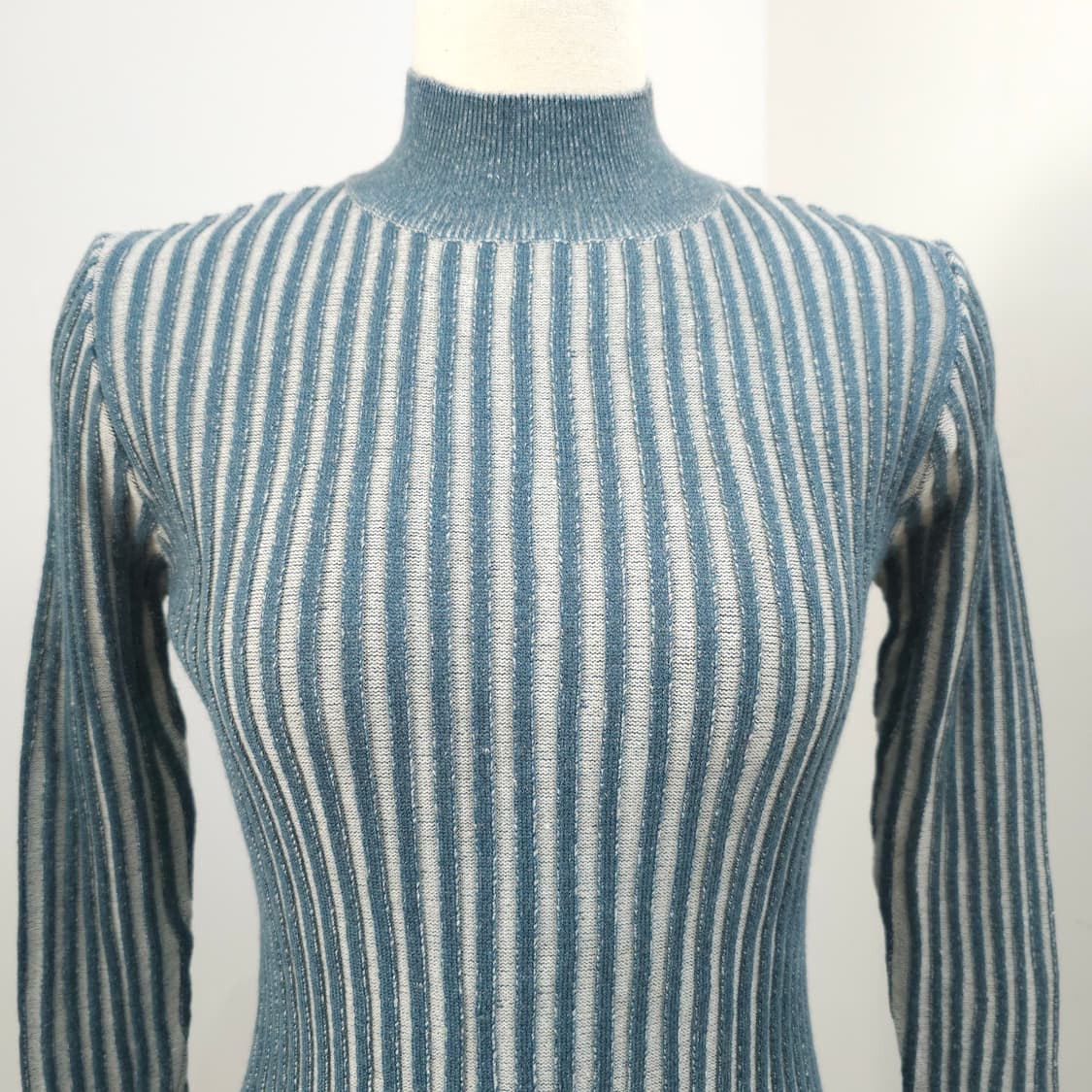 슬림핏 세로골지 하이넥 미니원피스  상품이미지4