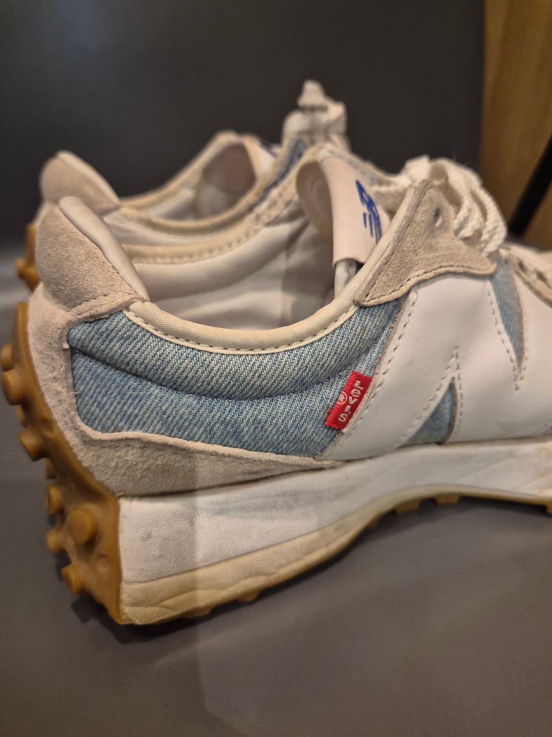 뉴발란스 리바이스 콜라보 스니커즈 245 판매합니다 상품이미지2