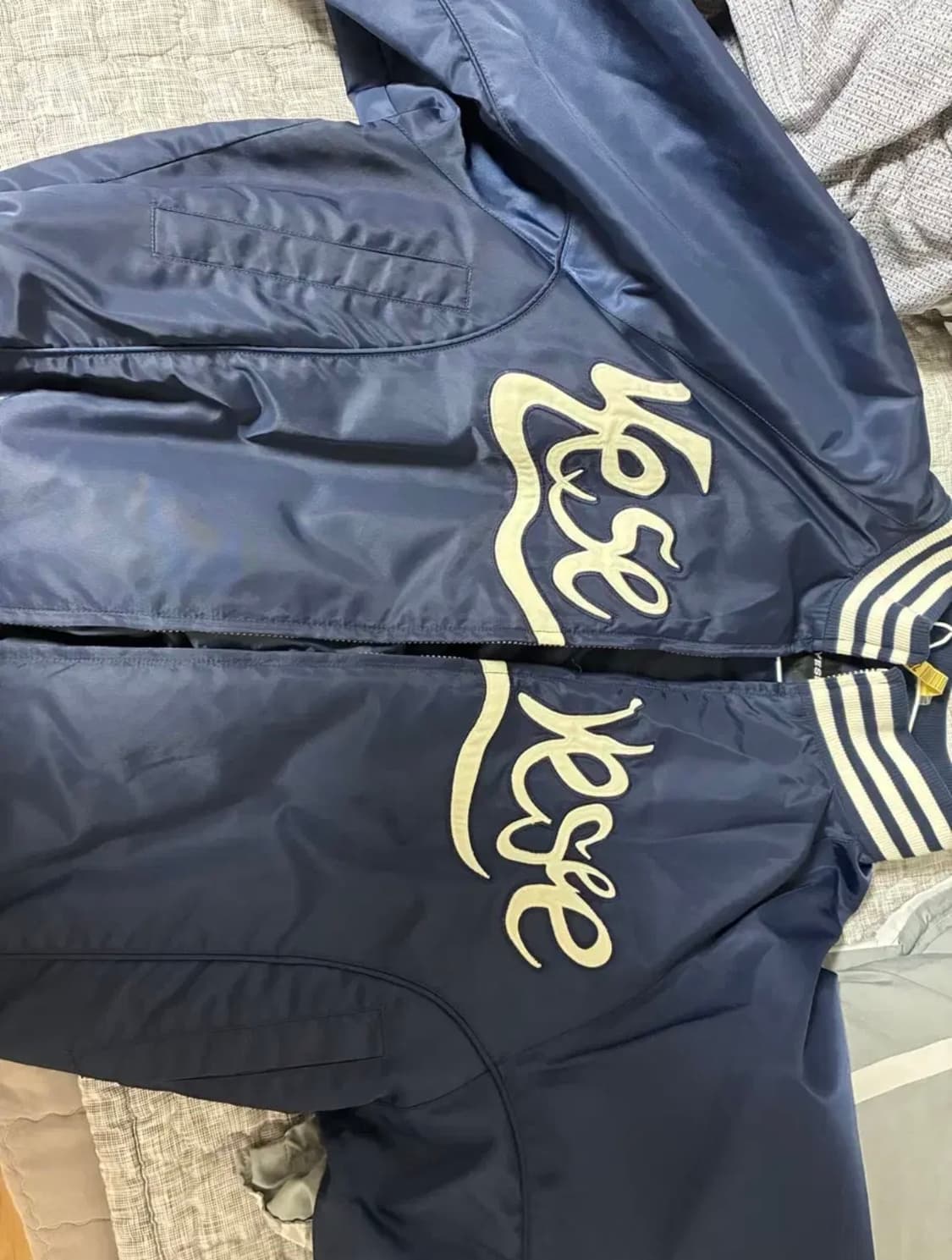 예스아이씨 SNAIL LOGO STADIUM JACKET NAVY 상품이미지2