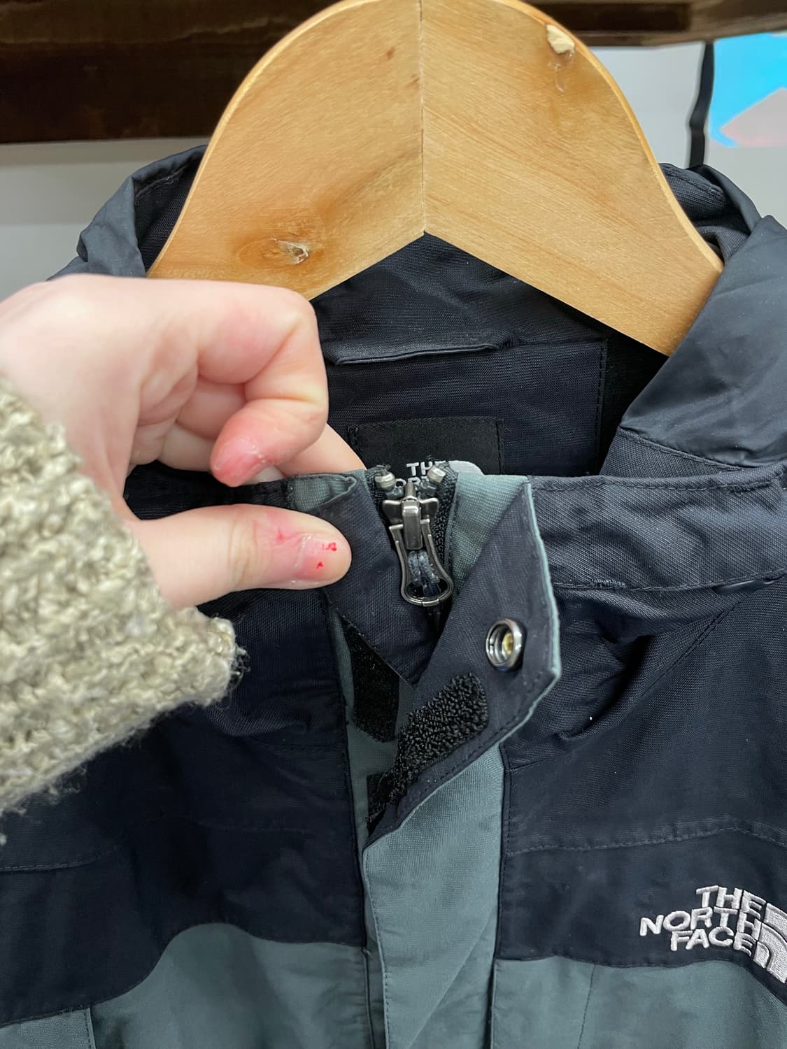 TNF 노스페이스 시멘트 그레이 후드 바람막이 상품이미지9