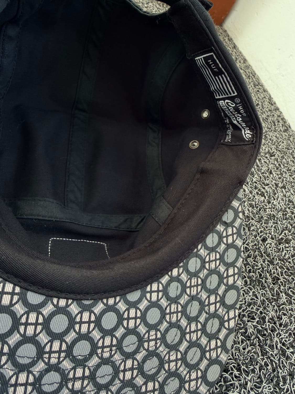 허프(HUF) 블랙 5패널 캡 - 기하학 패턴 챙 포인트 상품이미지4