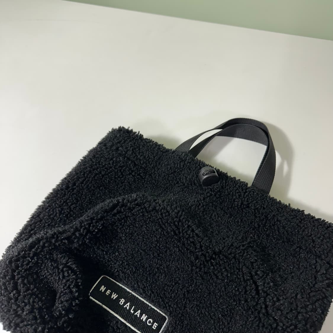 OS 뉴발란스 블랙 뽀글이 후리스 핸드백 상품이미지2