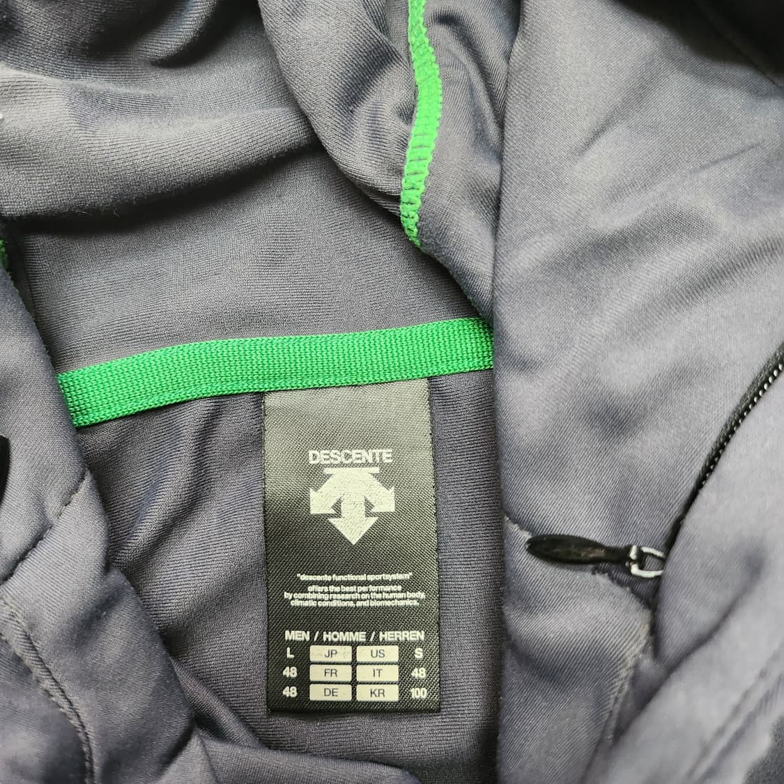 데상트 후드집업 상품이미지2