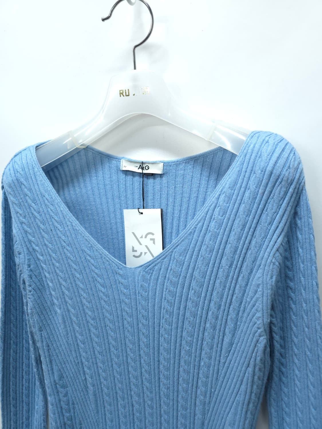 (새상품) AtG 간절기 브이넥 니트 (66~77) 상품이미지3