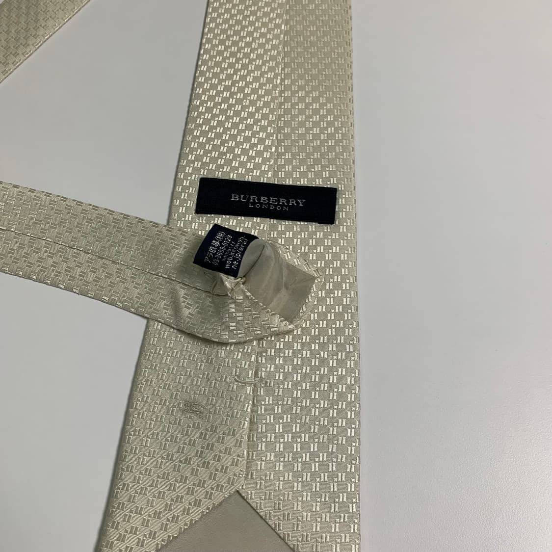 버버리(BURBERRY) 명품넥타이 화이트 100실크 결혼식넥타이 A+ 상품이미지8