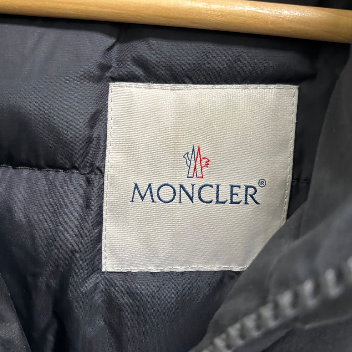 [5]몽클레어 오프화이트 패딩자켓 상품이미지3