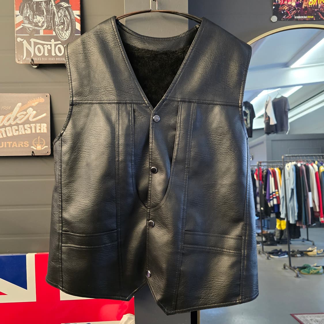 퍼안감 에코레더 블랙 바이커 베스트 상품이미지1
