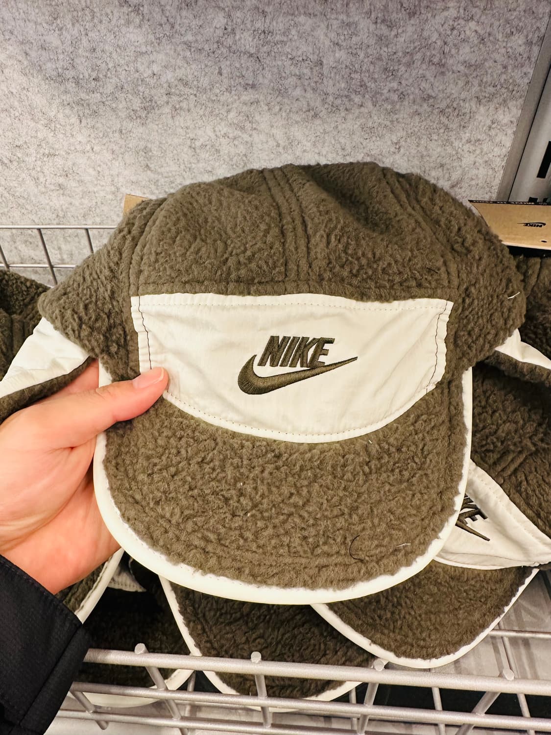 나이키 플라이 언스트럭처 귀달이 털모자 겨울 방한모 FZ2111-325 상품이미지1