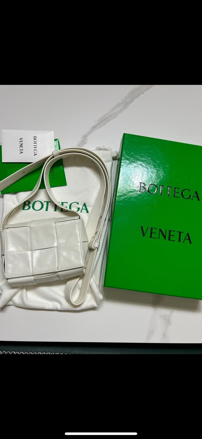 보테가베네타 미니카세트백 카프스킨 상품이미지1
