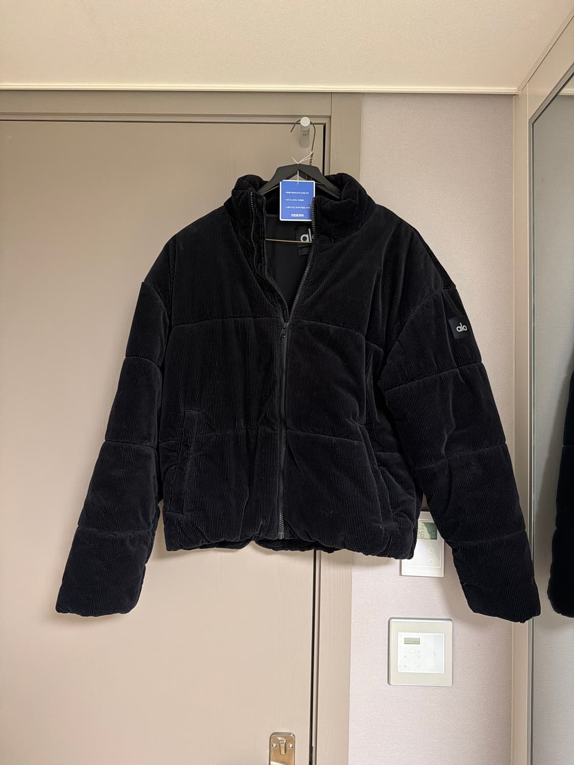 alo 알로 코듀로이 패딩 (Corduroy Stage Puffer) 상품이미지1