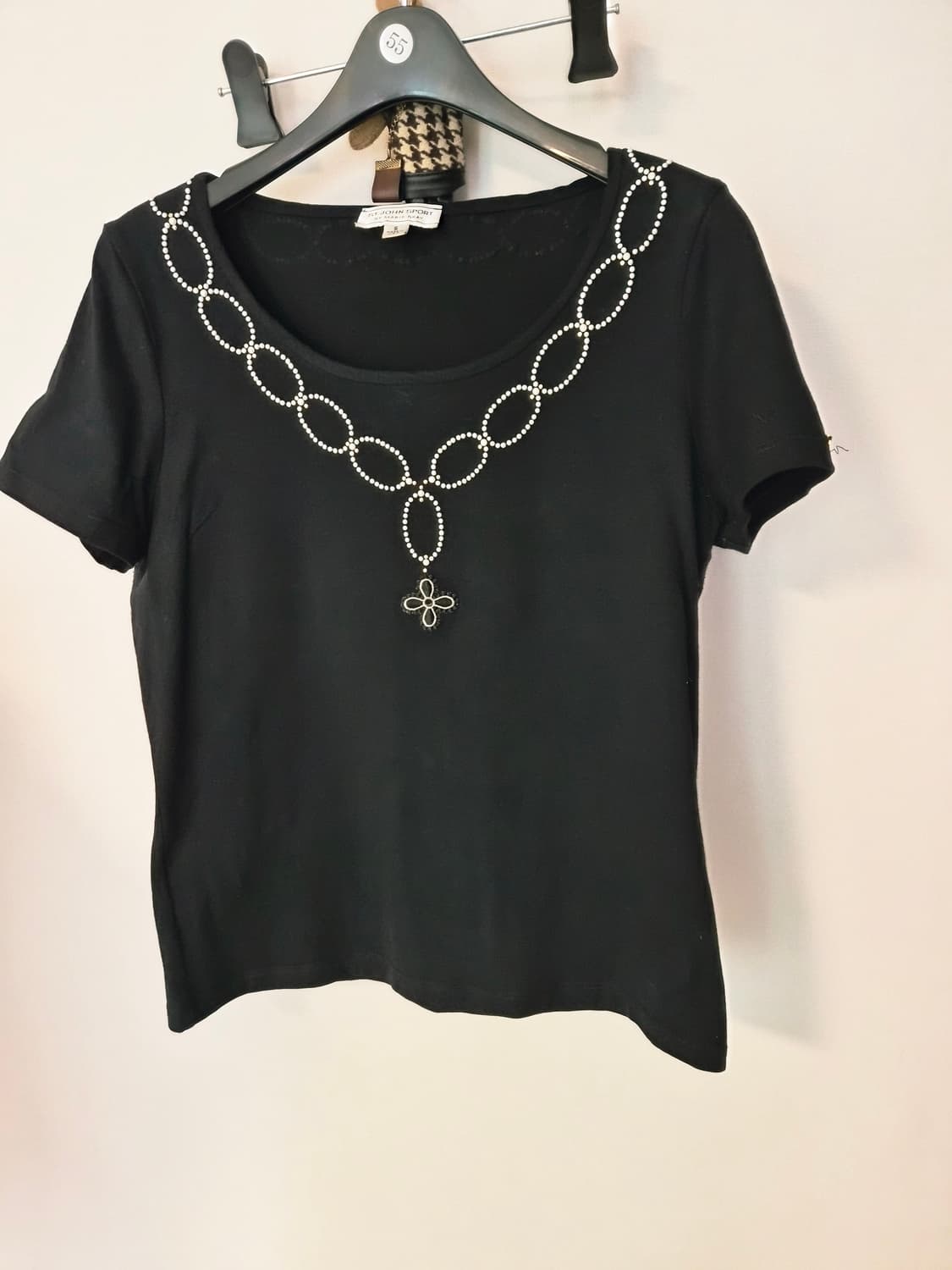 [정품] 센 존(ST. JOHN) 비즈 네크리스 디테일 블랙 반팔  상품이미지2