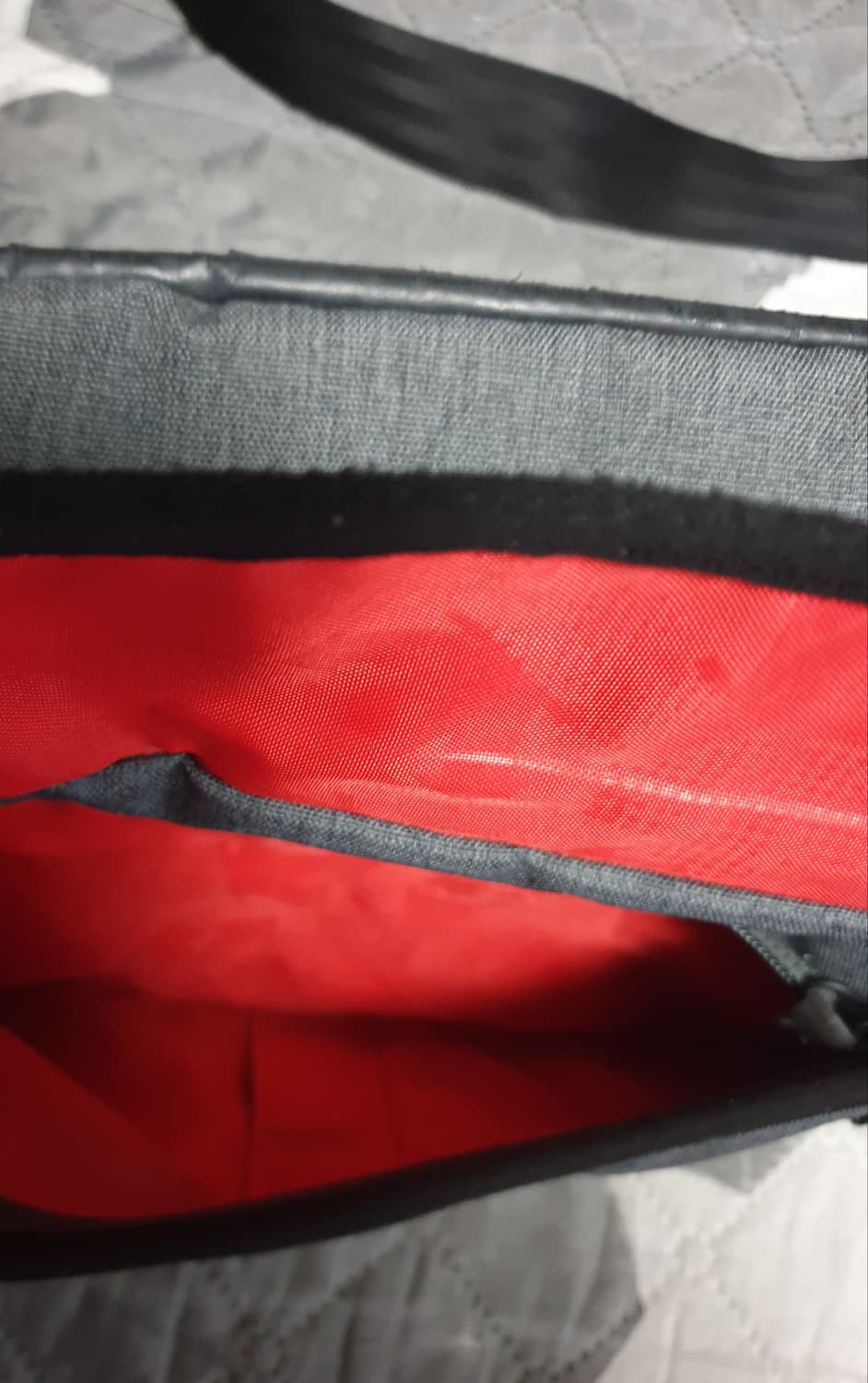 데상트 듀얼리스 가로형 크로스 메신저백 그레이 상품이미지2