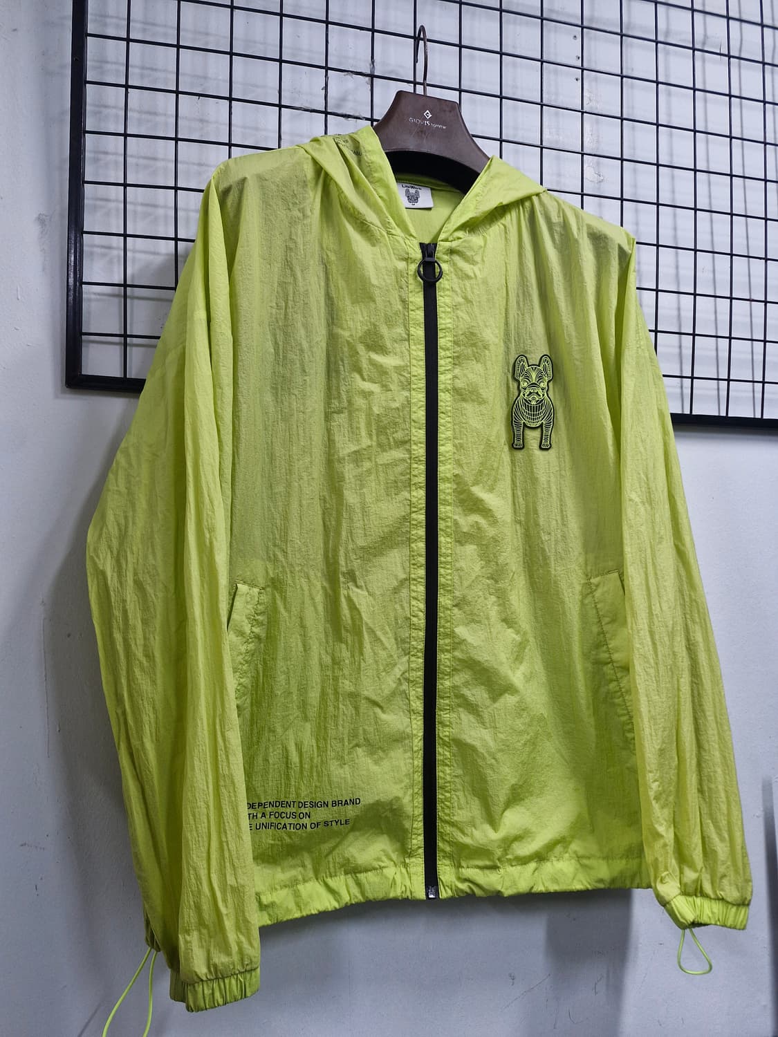 100L 라이프워크 네온 후드 바람막이 자켓. 상품이미지2