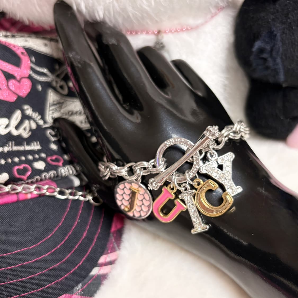 Juicy Couture 쥬시꾸뛰르 로고 팬던트 챰 실버 토글바 팔찌 상품이미지1