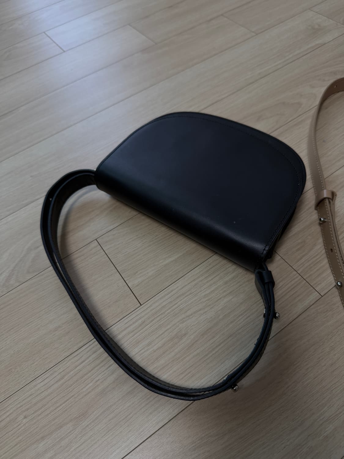 엘바테게브 미니백 아이보리/블랙 상품이미지5