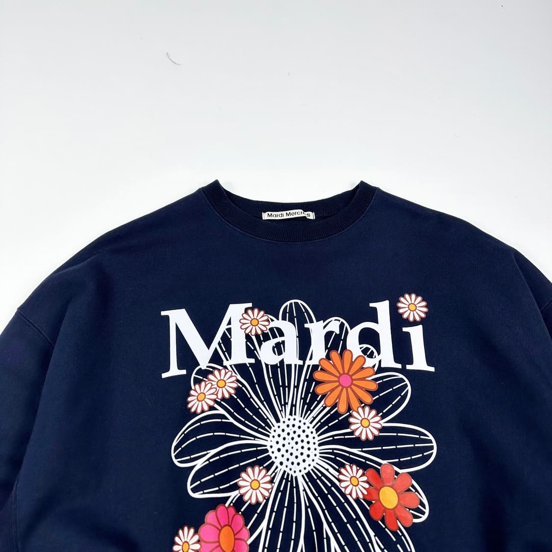 마르디 메크르디 플라워 네이비 맨투맨 (Free 여성추천) 상품이미지1