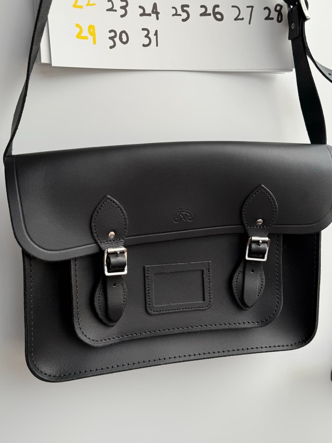 더 캠브리지 사첼백 블랙 13인치 상품이미지1