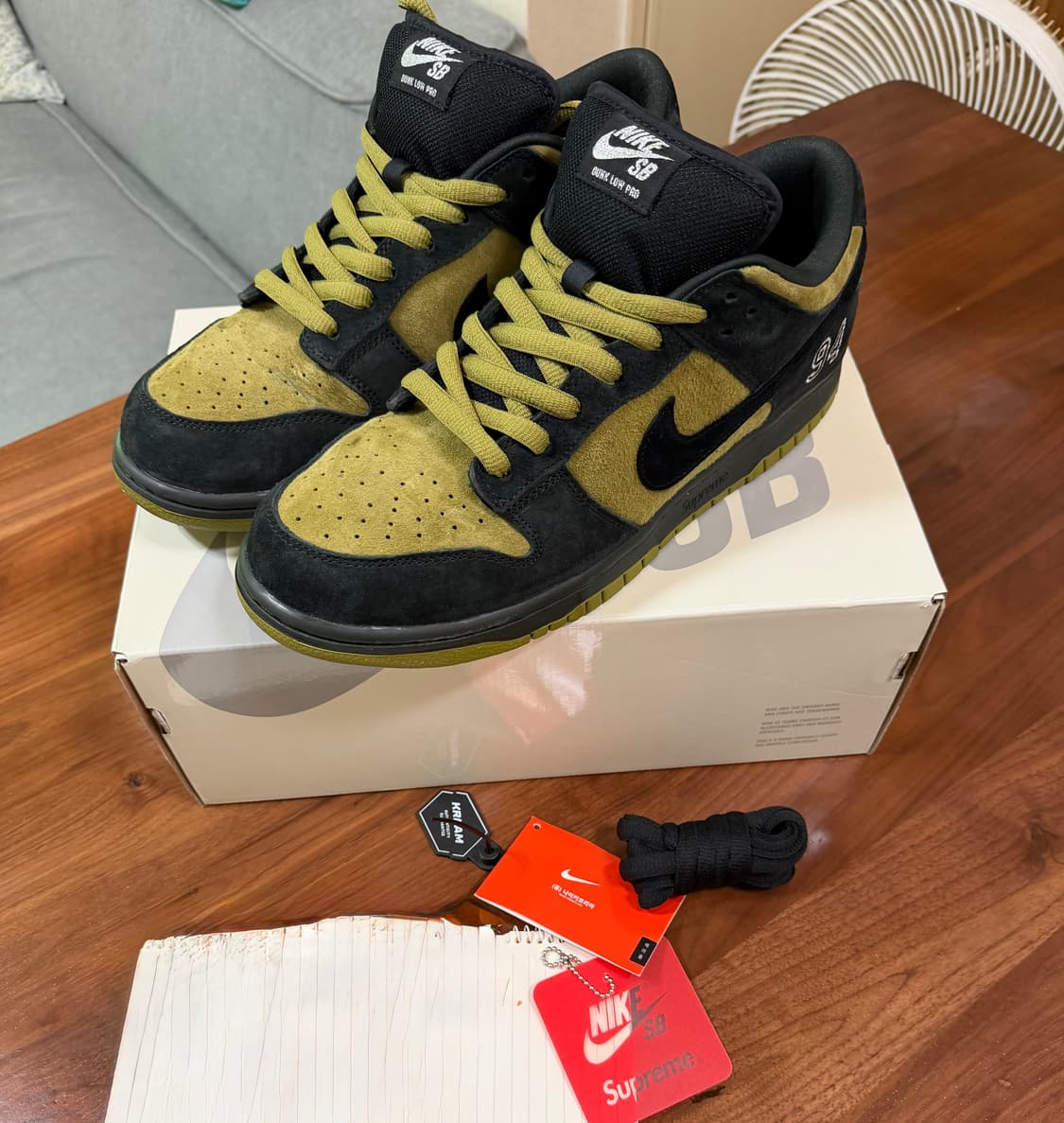 (295)나이키x슈프림 SB 덩크 로우 캠퍼 그린 상품이미지1