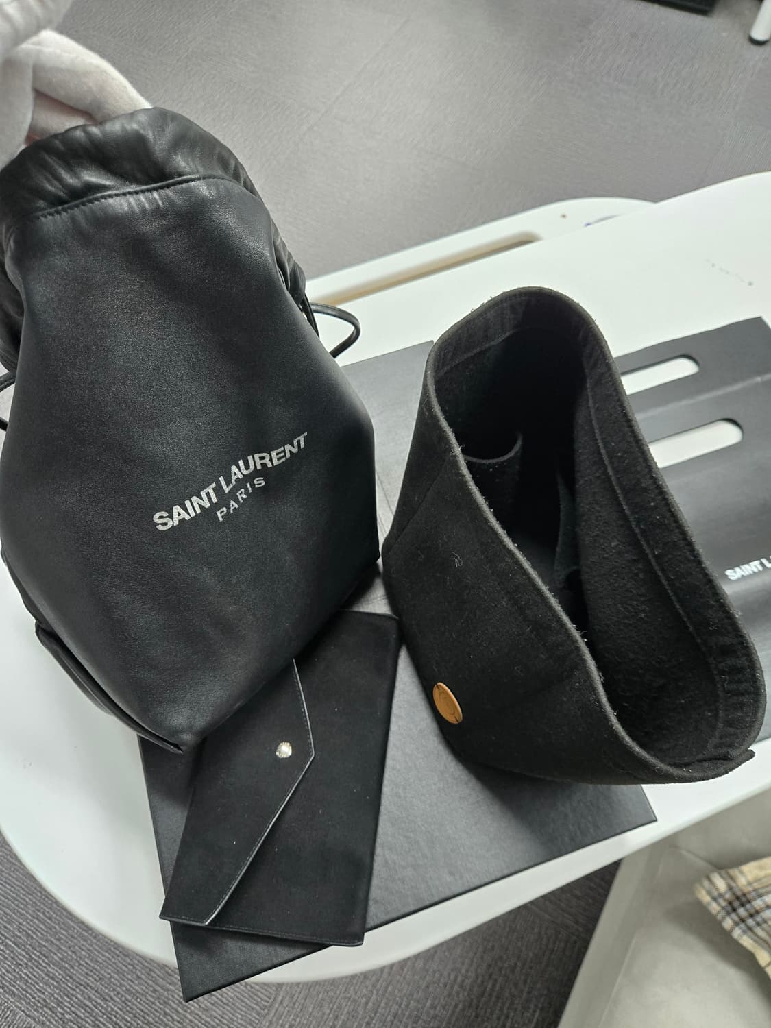 [50%세일] 입생로랑 테디버킷백 상품이미지7