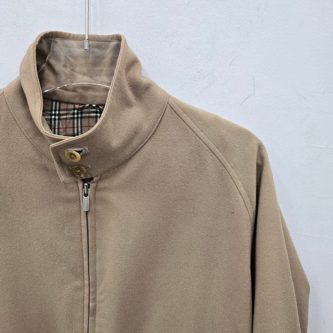 버버리 베이지색 봄버 울 자켓 상품이미지3