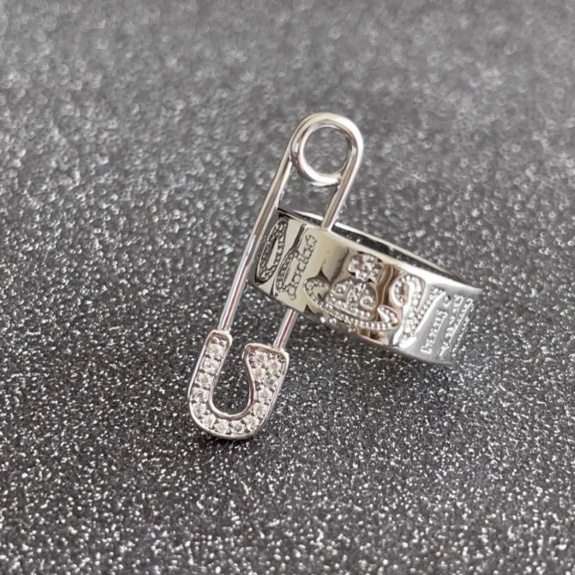 비비안웨스트우드 아카이브 큐빅 레터링 각인 세이프티핀 클립링 반지 상품이미지4