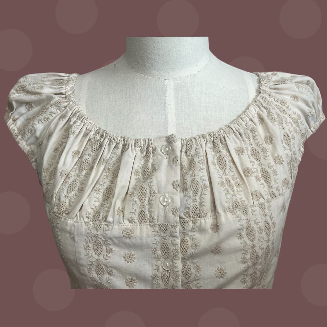 아일렛 레이스 자수 퍼프소매 블라우스 베이지 상품이미지5