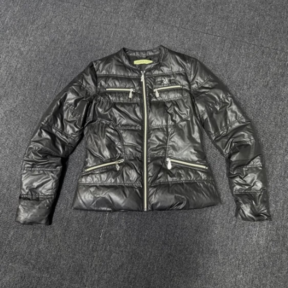 [정품] Versace 유광 레더 하이엔드 패딩 자켓 (Size M) 상품이미지2