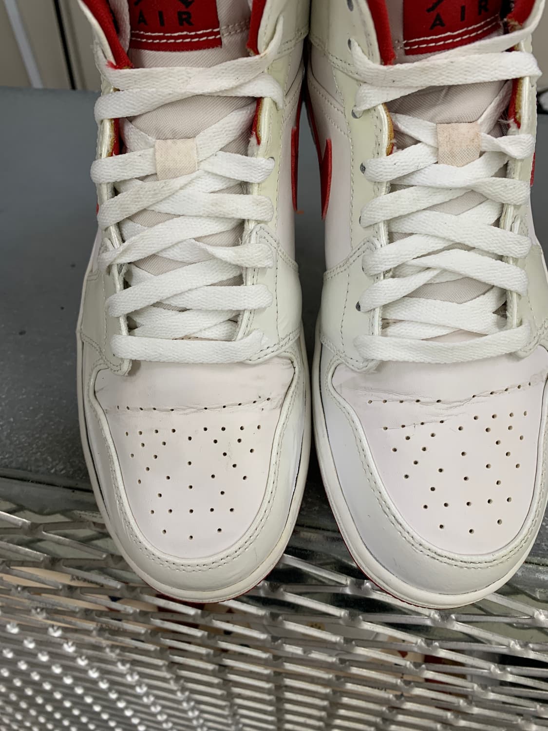 나이키 에어 조던 1 미드 화이트 짐 레드 270 상품이미지4