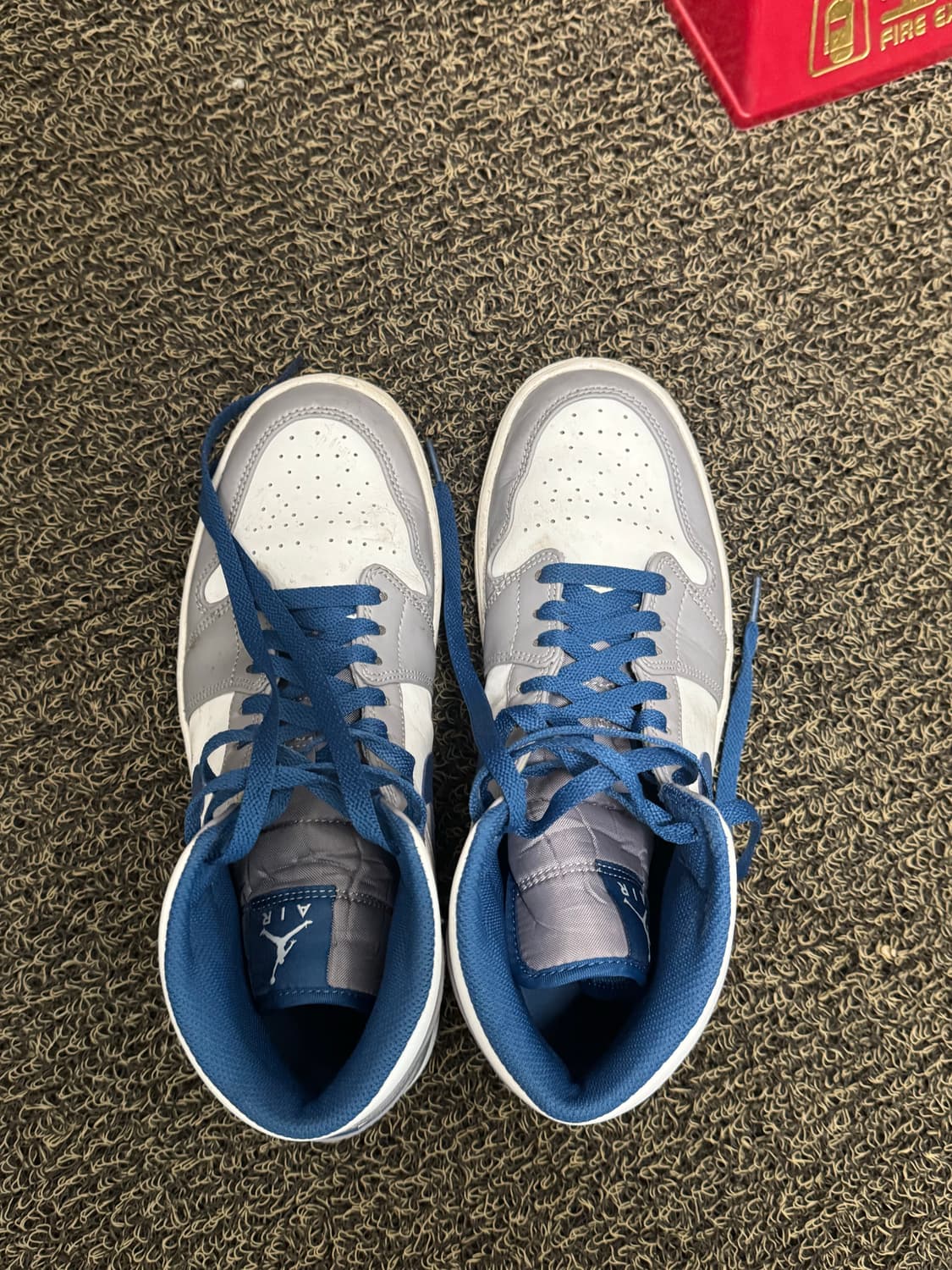 나이키  조던 1 미드 시멘트 그레이 트루 블루 상품이미지1