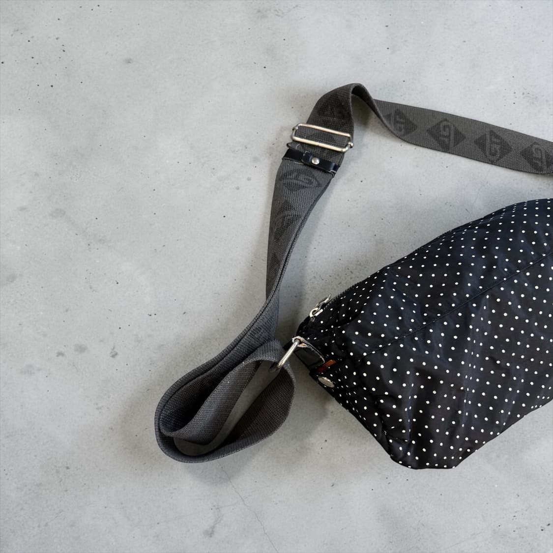 요시다포터 00s 도트패턴 크로스백 상품이미지4