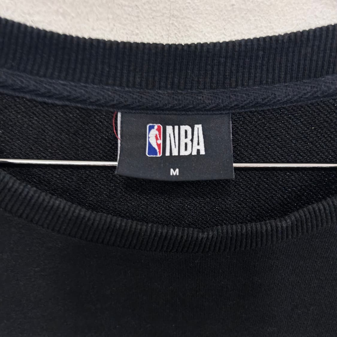 NBA 스퍼즈 밍크로고 포켓 오버핏 맨투맨 상품이미지3