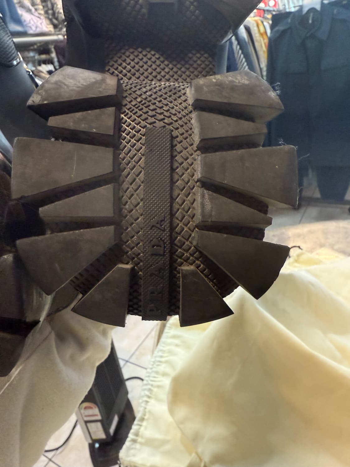 8/270 정품 프라다 클라우드 버스터 썬더 스니커즈 팝니다 상품이미지8