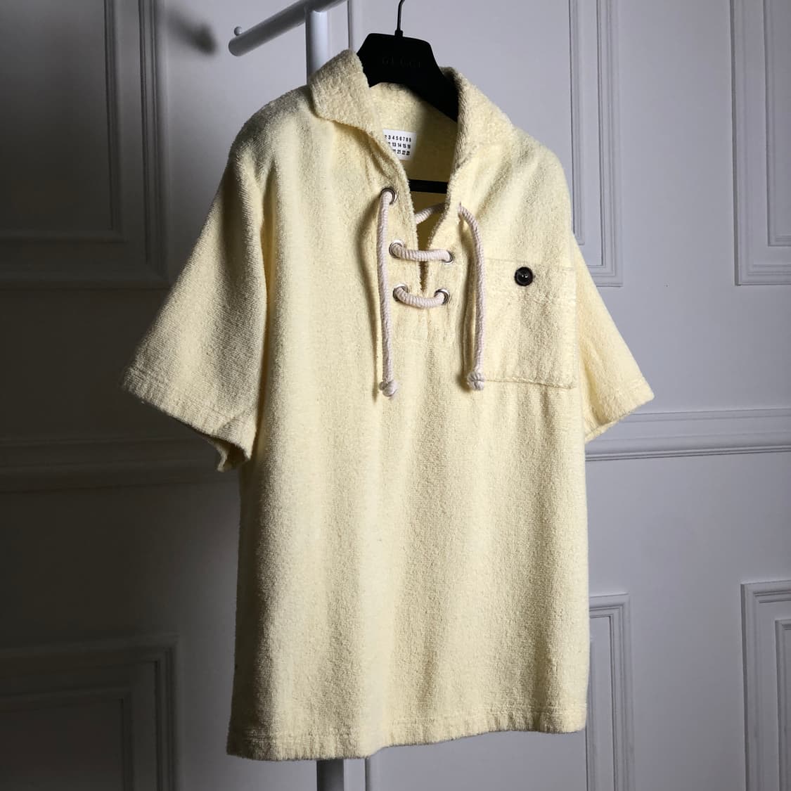 마르지엘라 오픈카라 스트랩 셔츠 상품이미지2