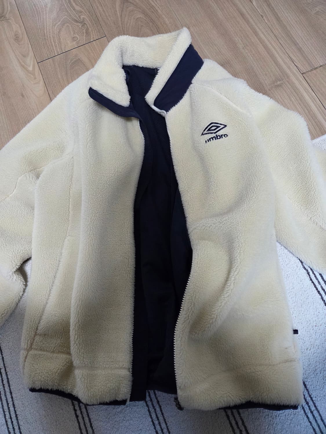 엄브로 쉐르파 후리스입니다 상품이미지1