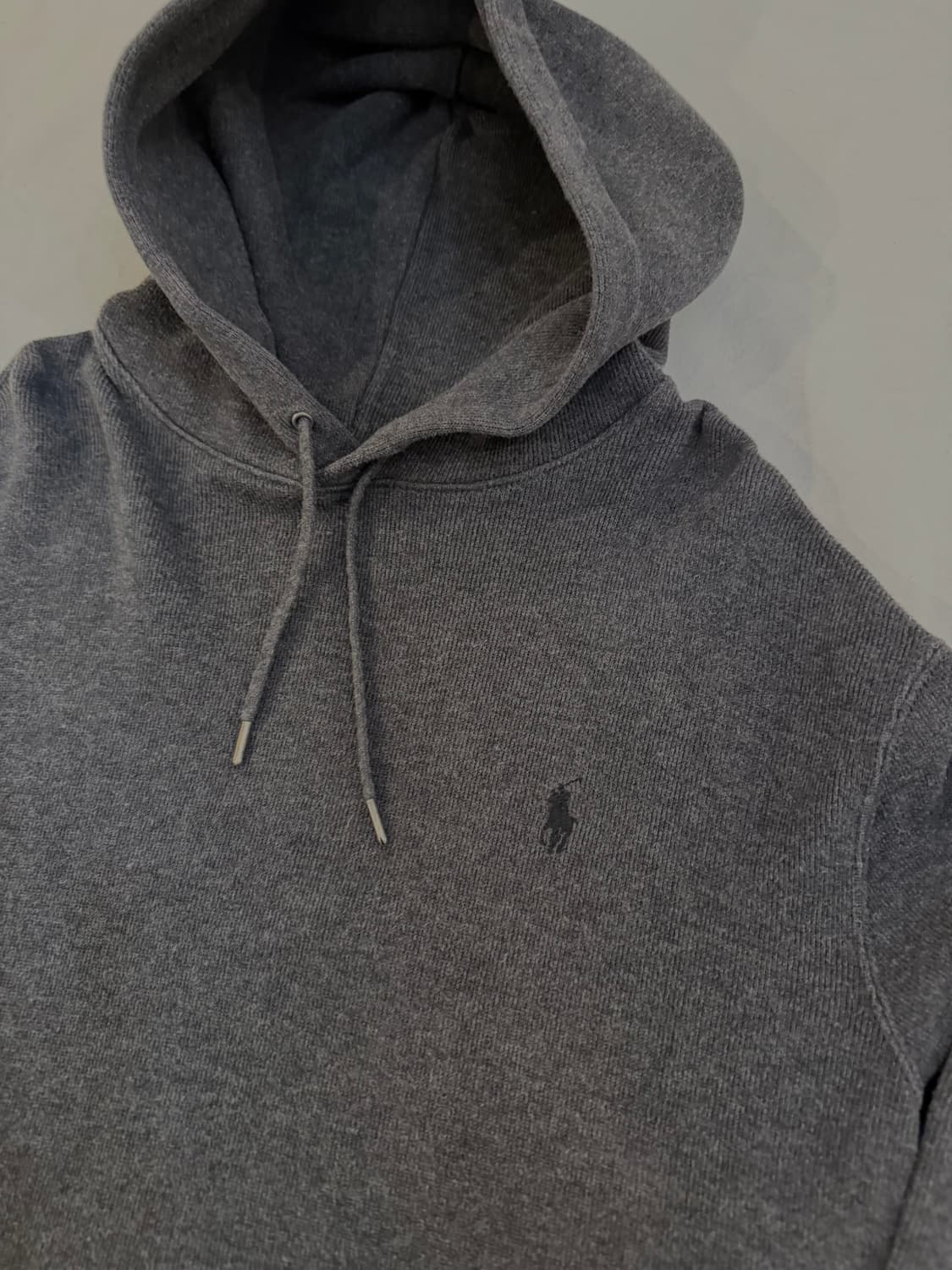 폴로 랄프로렌 암패치 와플 니트 후드티 차콜 그레이 상품이미지2
