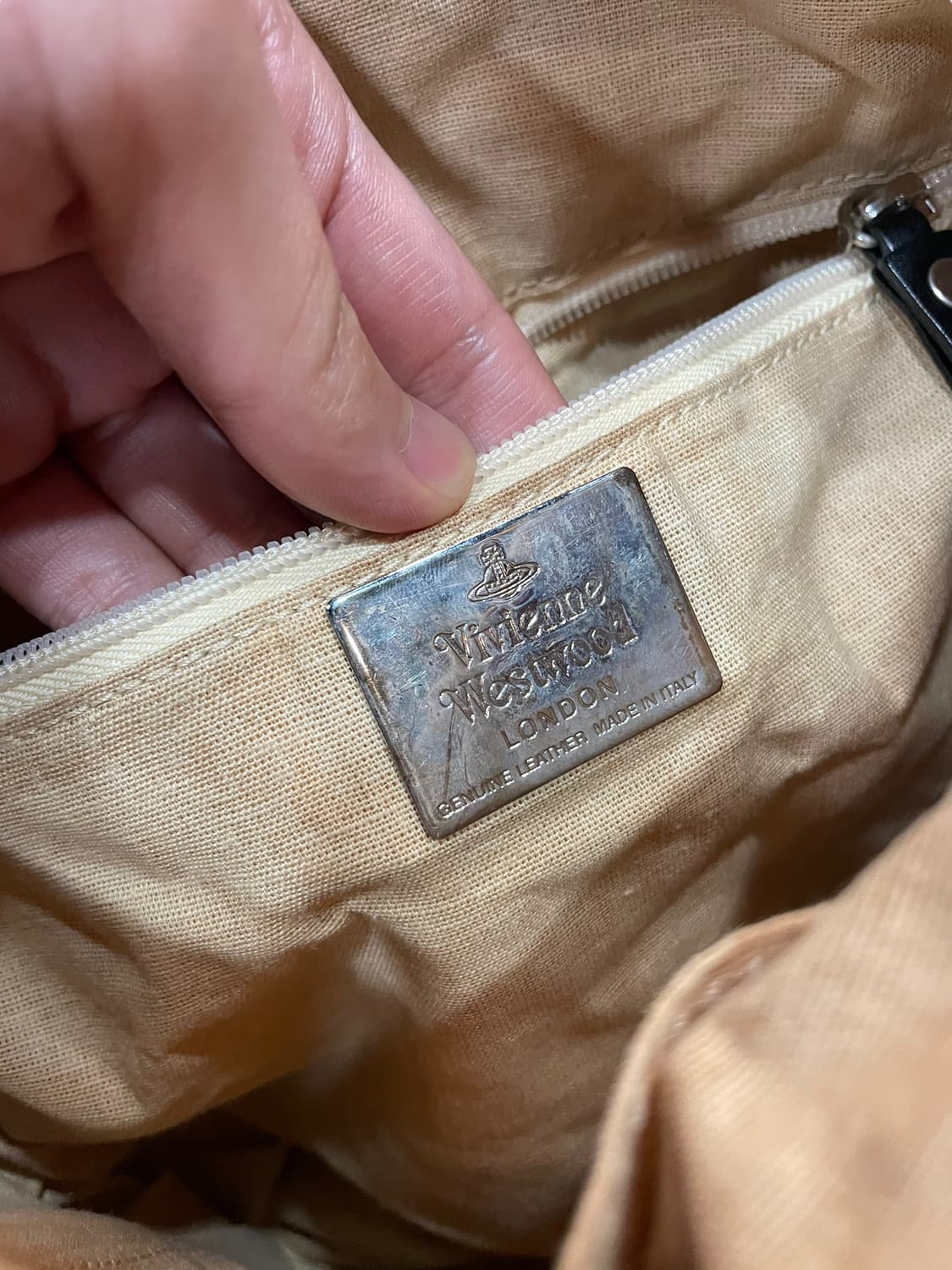 비비안 웨스트우드 체커보드 크로스백 상품이미지5