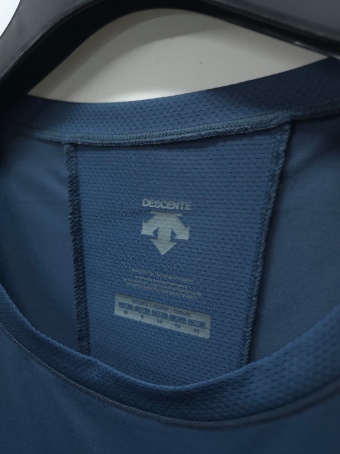 ​데상트 여성 DSW 트레이닝 메쉬 배색 반팔 티셔츠 (55) 상품이미지4