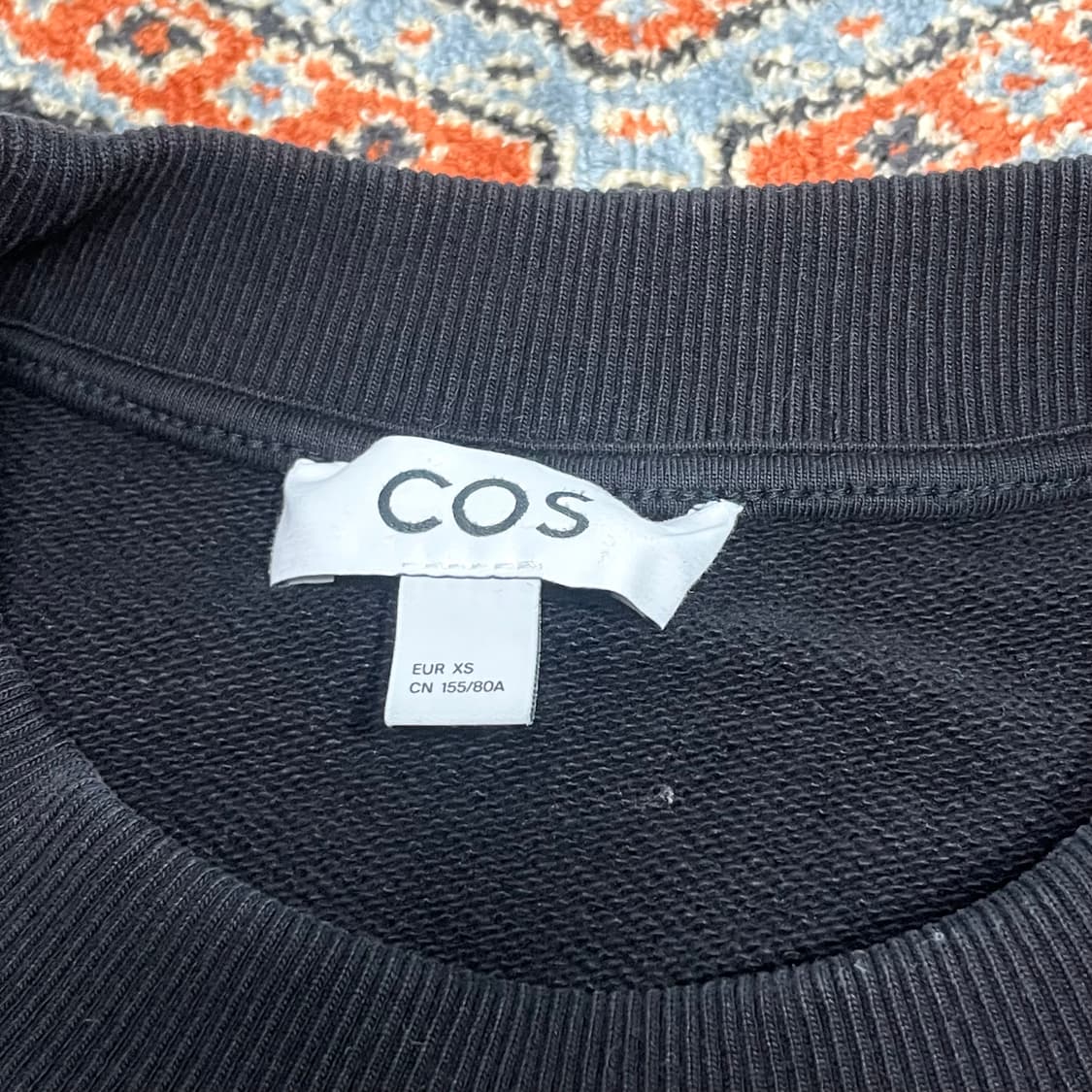 코스 블랙 오버핏 맨투맨 티셔츠 여성XS 상품이미지3